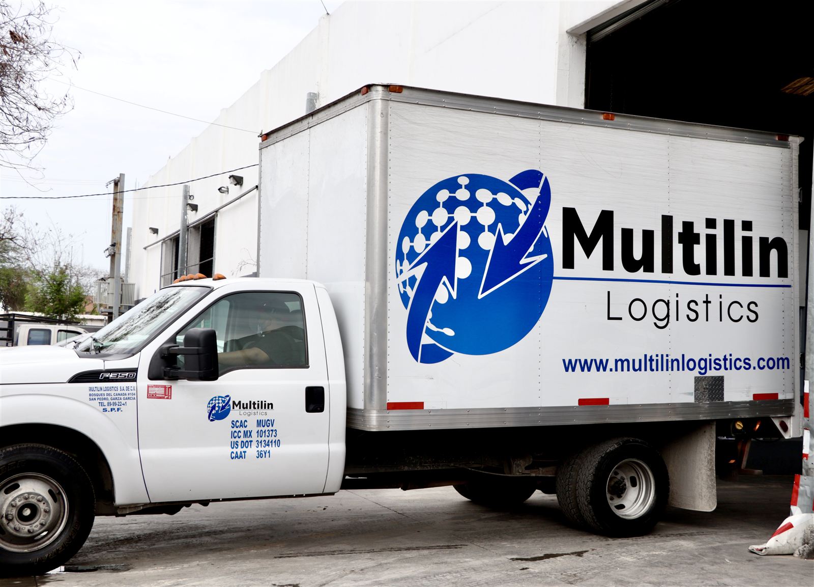 Flota de camiones de carga Multilin Logistics